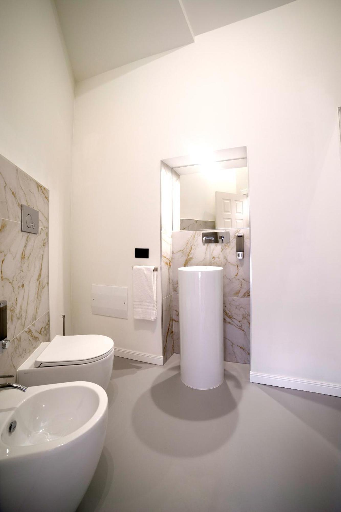 Corsovittorio87Suite Каляри Екстериор снимка
